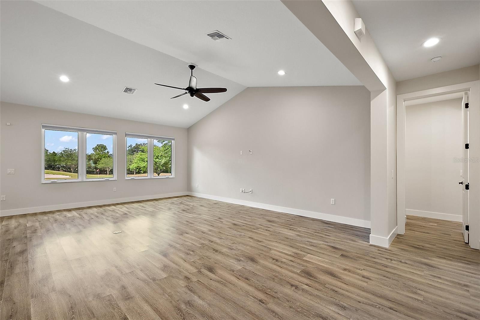 Image 14 of 47 For 562 Dowling Circle