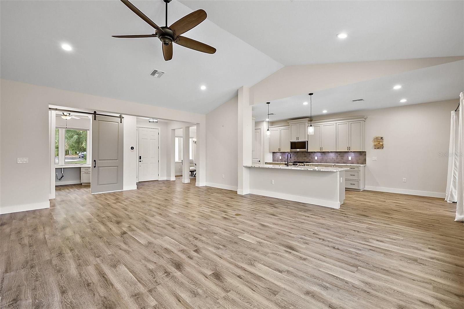 Image 16 of 47 For 562 Dowling Circle