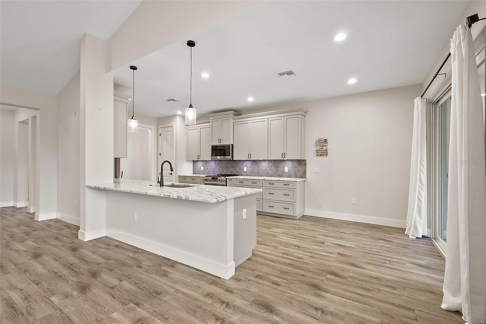 Image 17 of 47 For 562 Dowling Circle