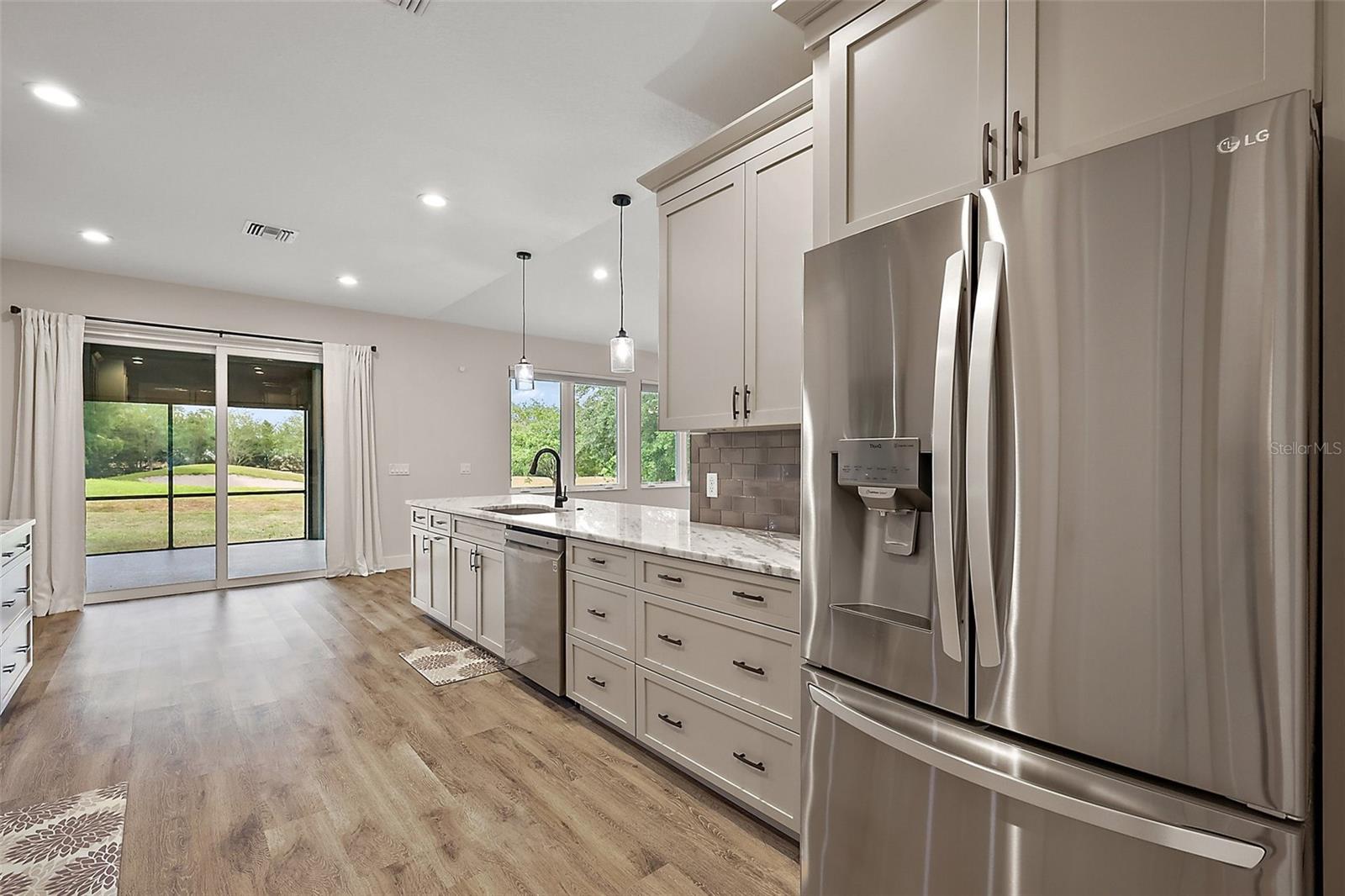 Image 22 of 47 For 562 Dowling Circle