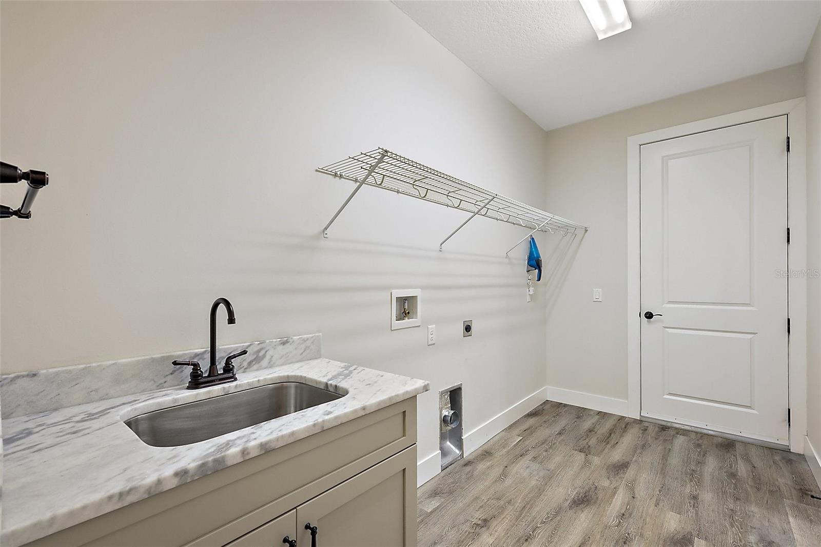 Image 34 of 47 For 562 Dowling Circle