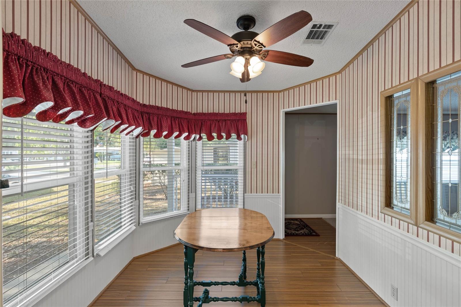 Image 15 of 30 For 807 Oak Boulevard