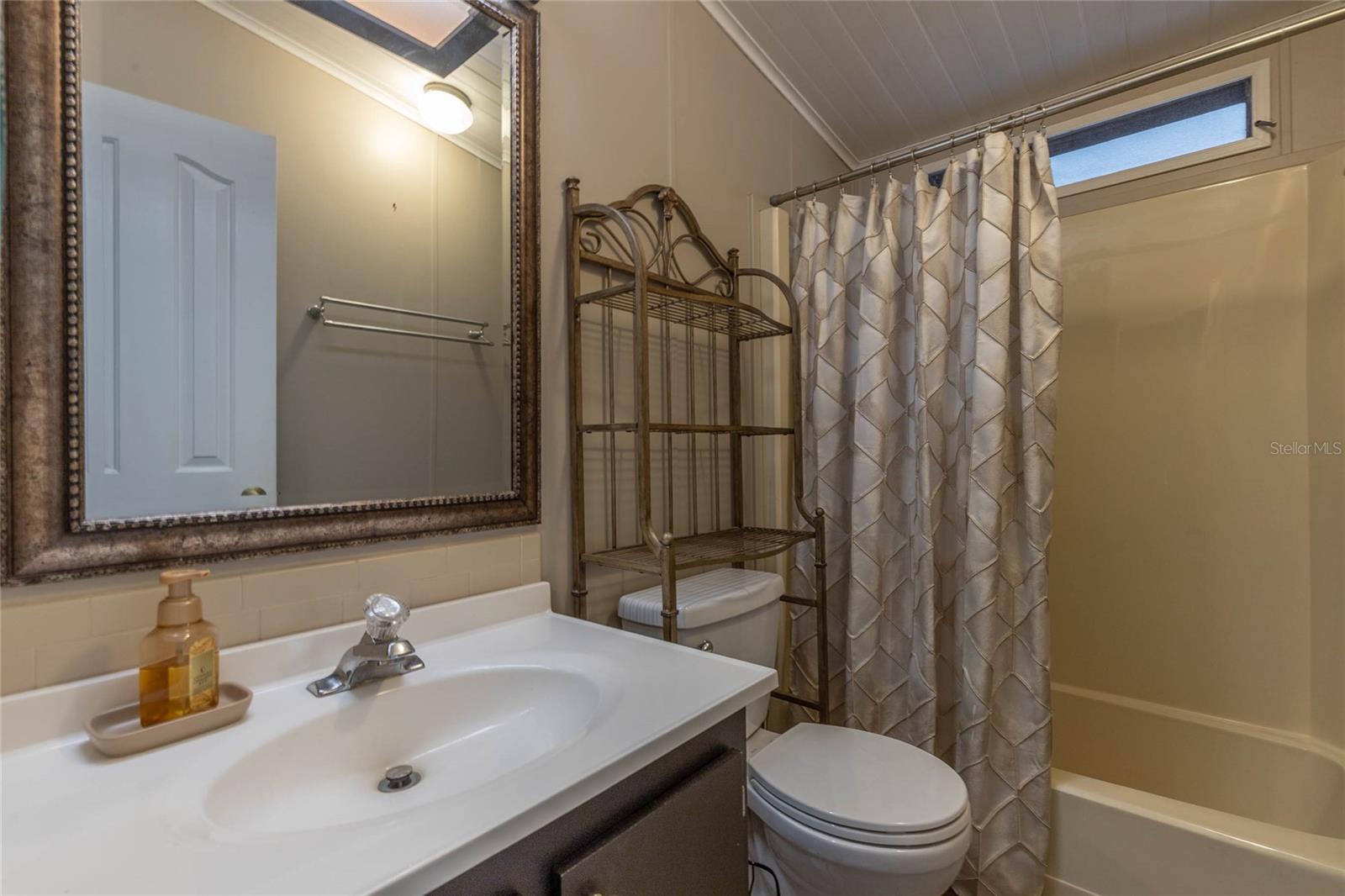 Image 18 of 30 For 807 Oak Boulevard