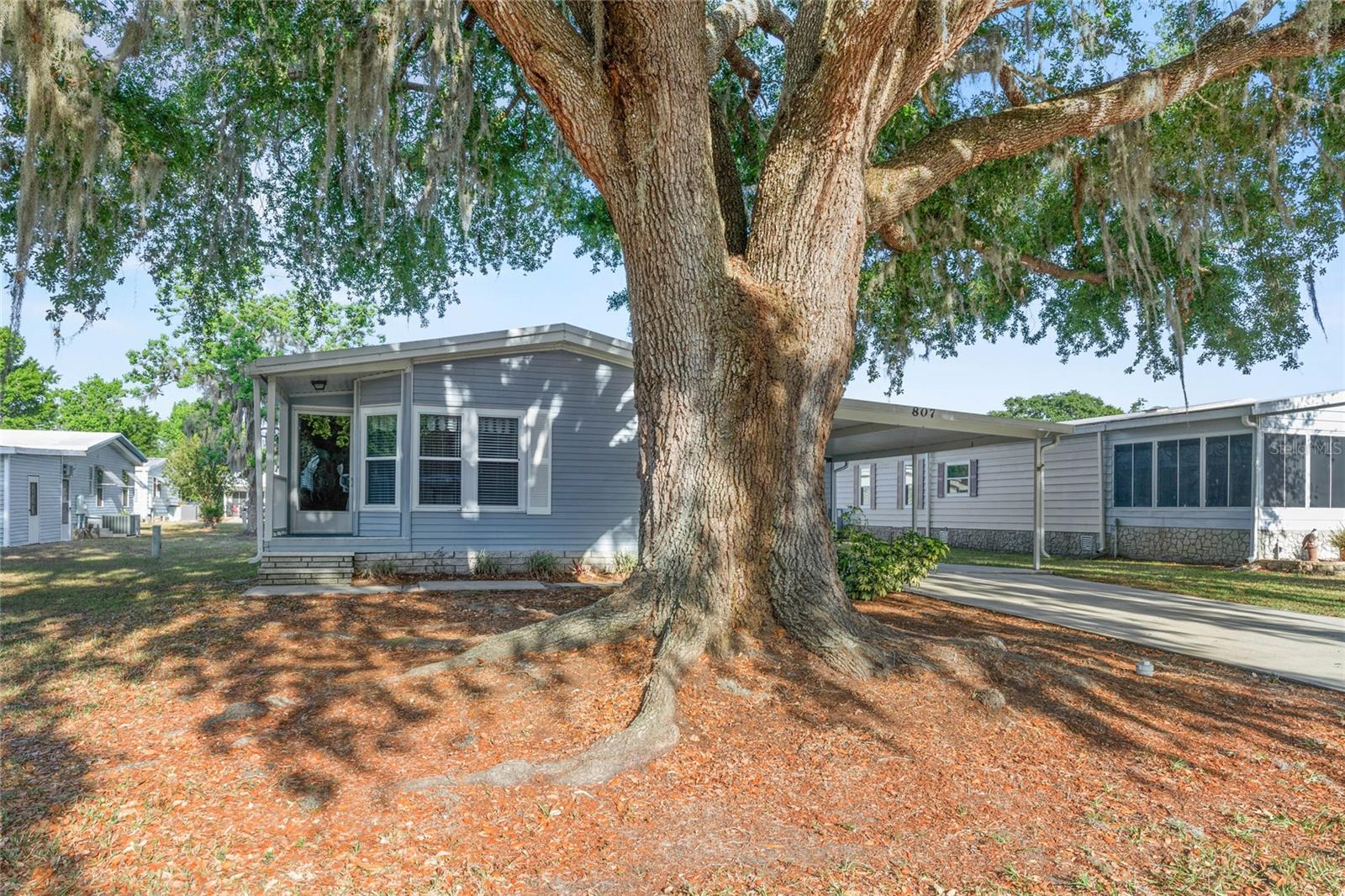 Image 3 of 30 For 807 Oak Boulevard
