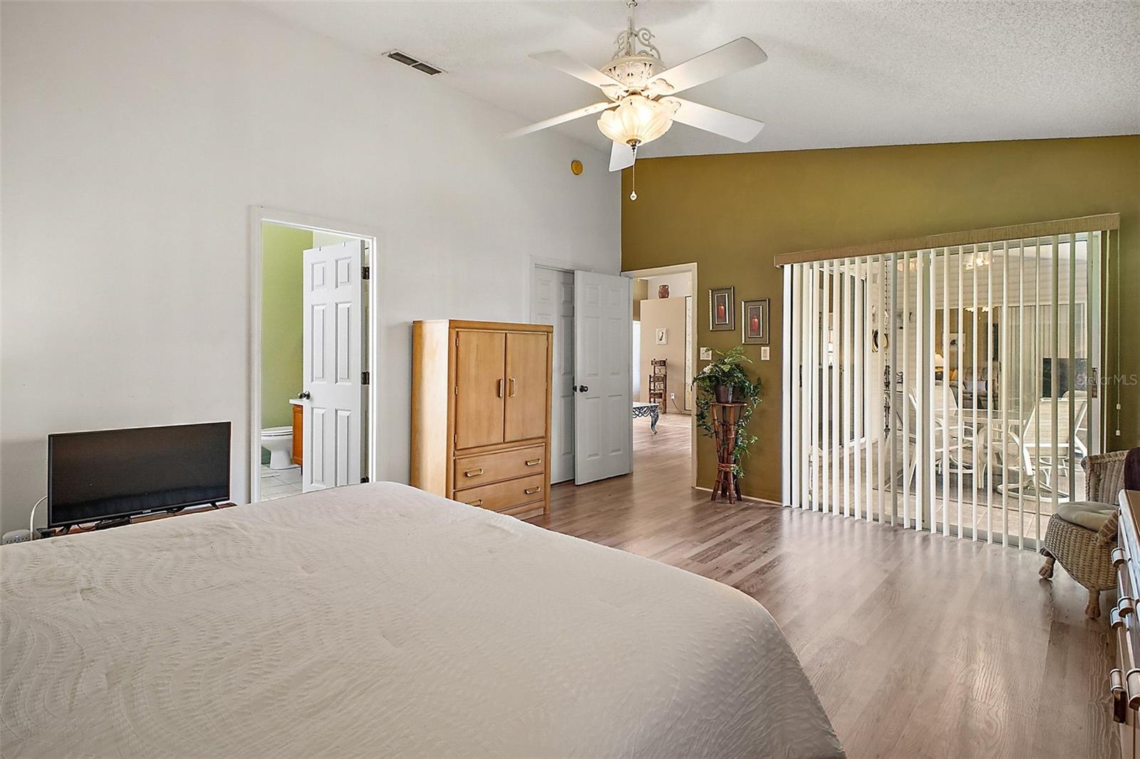 Image 14 of 36 For 25129 Riverwalk Drive
