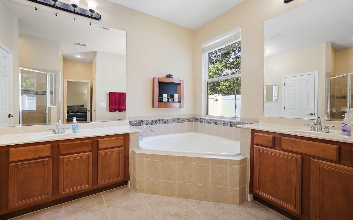 Image 10 of 15 For 105 Blue Water Edge Drive