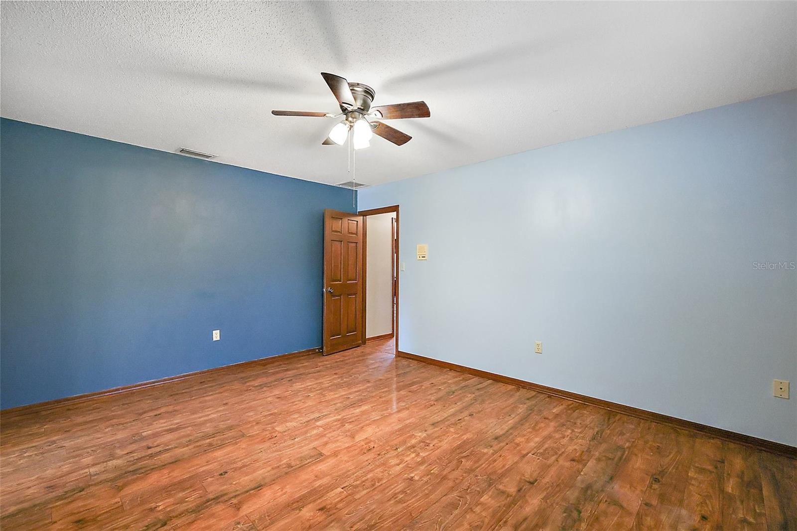 Image 23 of 64 For 32132 Hickory Lane
