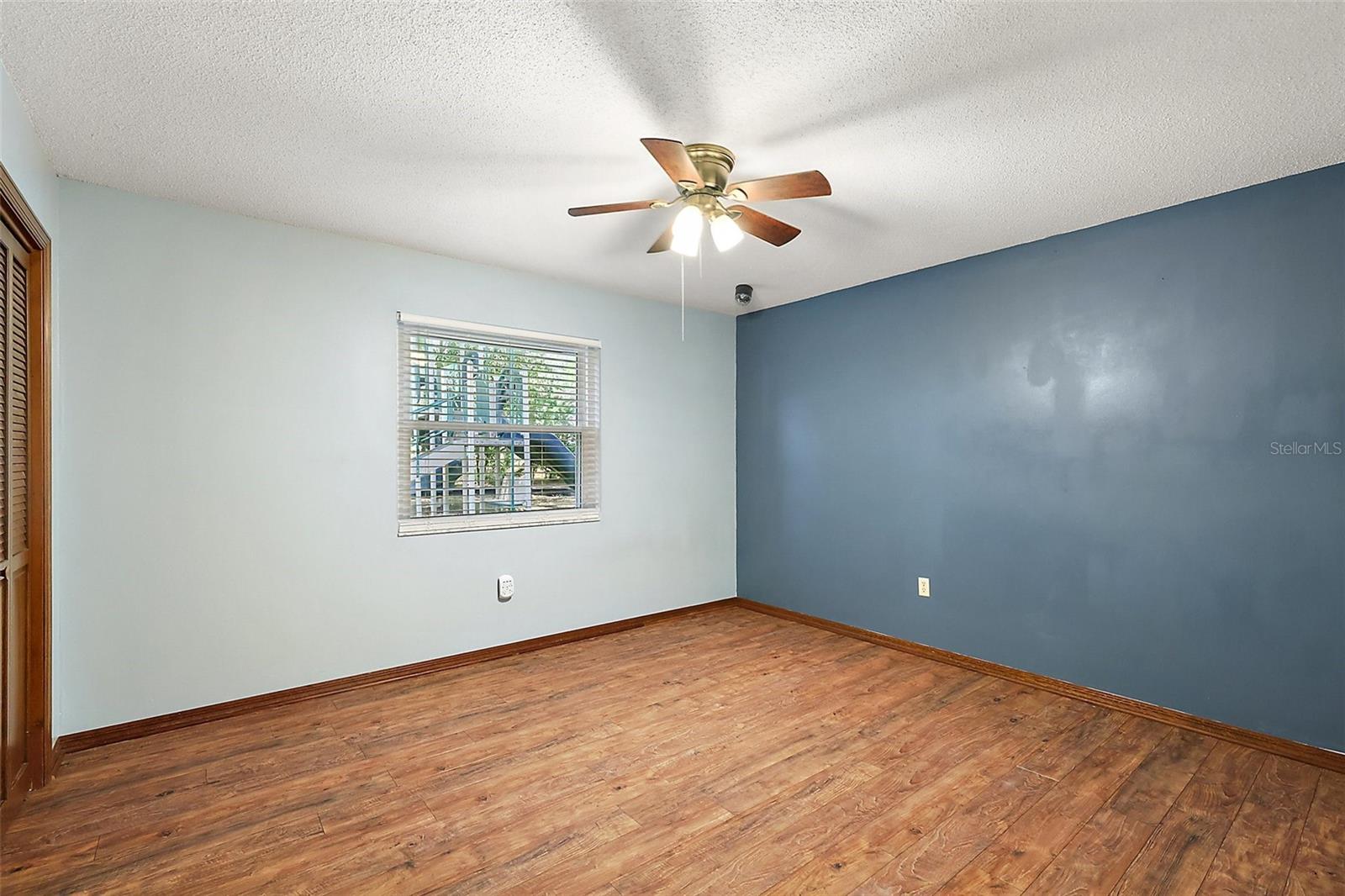 Image 32 of 64 For 32132 Hickory Lane