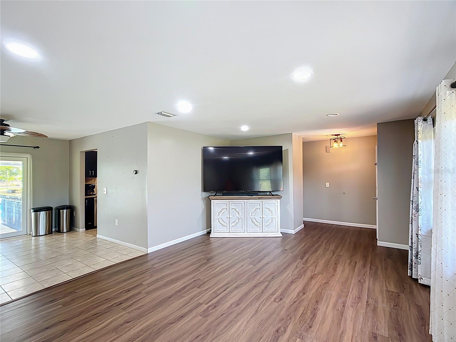 Image 9 of 48 For 3221 Granada Drive