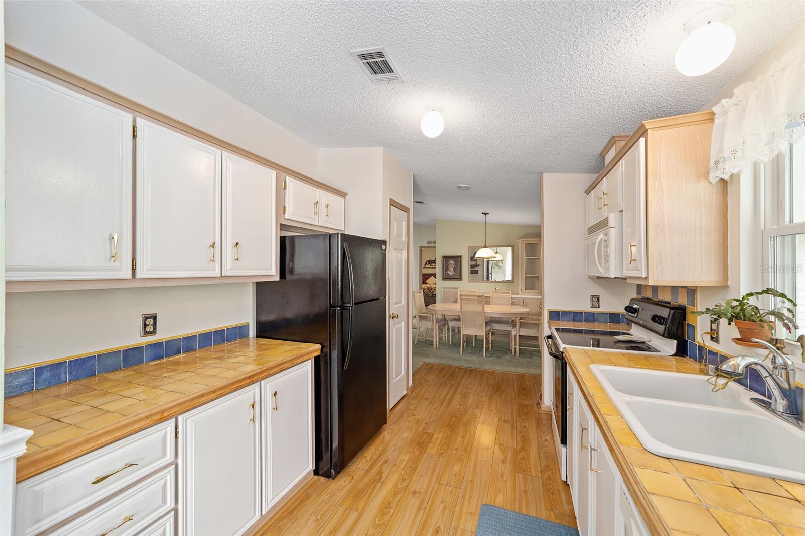 Image 9 of 39 For 1109 Paradise Drive