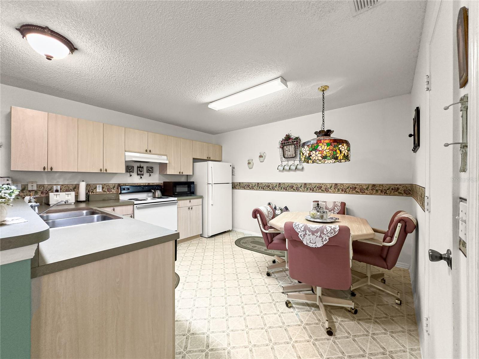 Image 13 of 44 For 2102 Estevez Drive