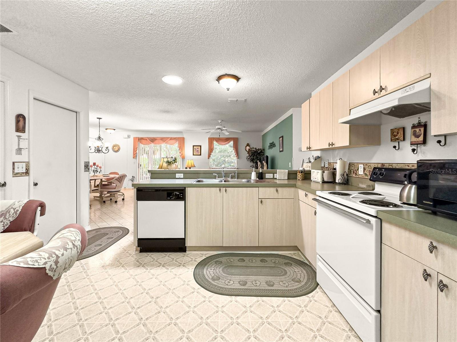 Image 14 of 44 For 2102 Estevez Drive