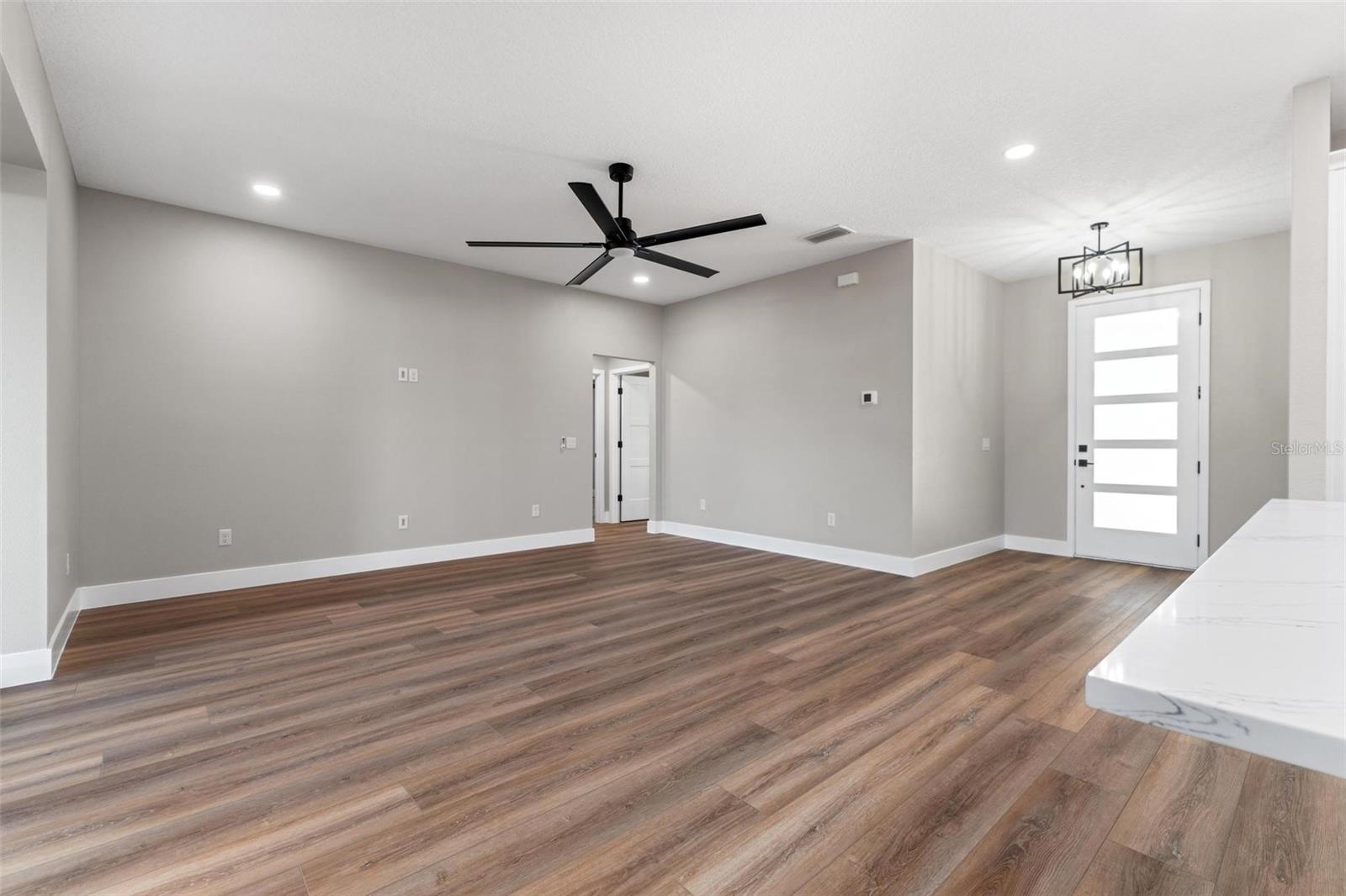 Image 15 of 75 For 10033 Canterbury Drive