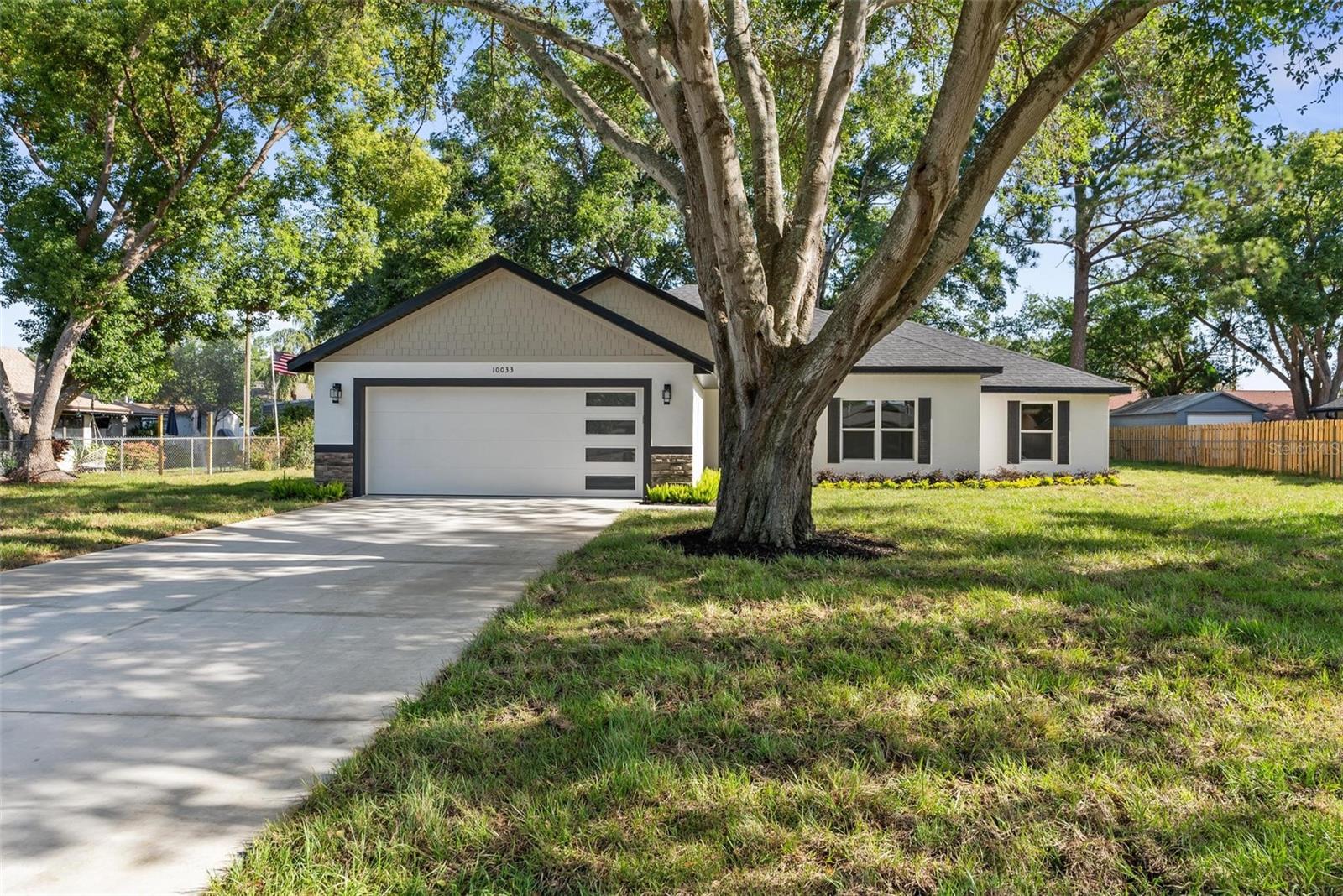 Image 3 of 75 For 10033 Canterbury Drive