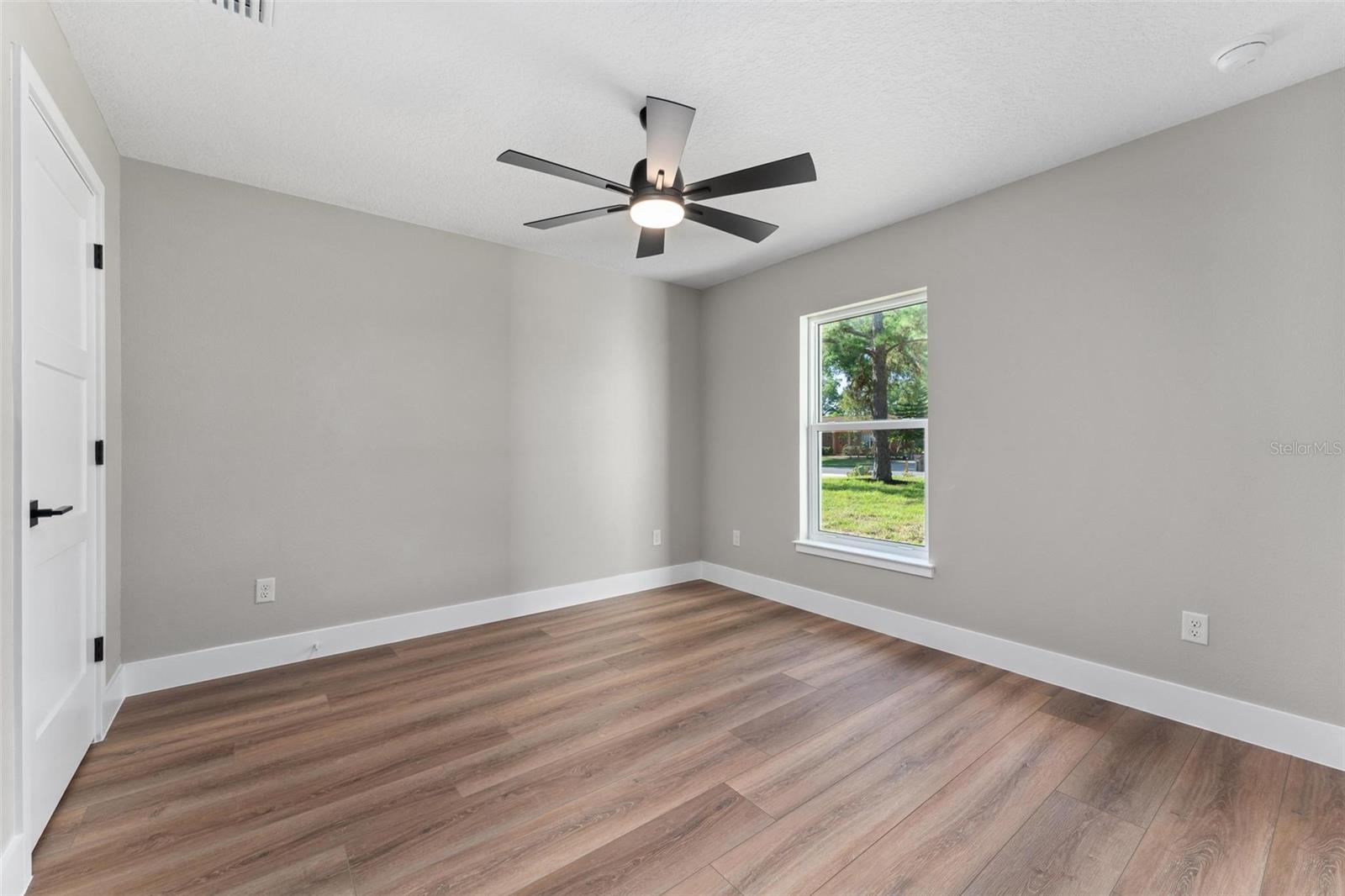 Image 42 of 75 For 10033 Canterbury Drive