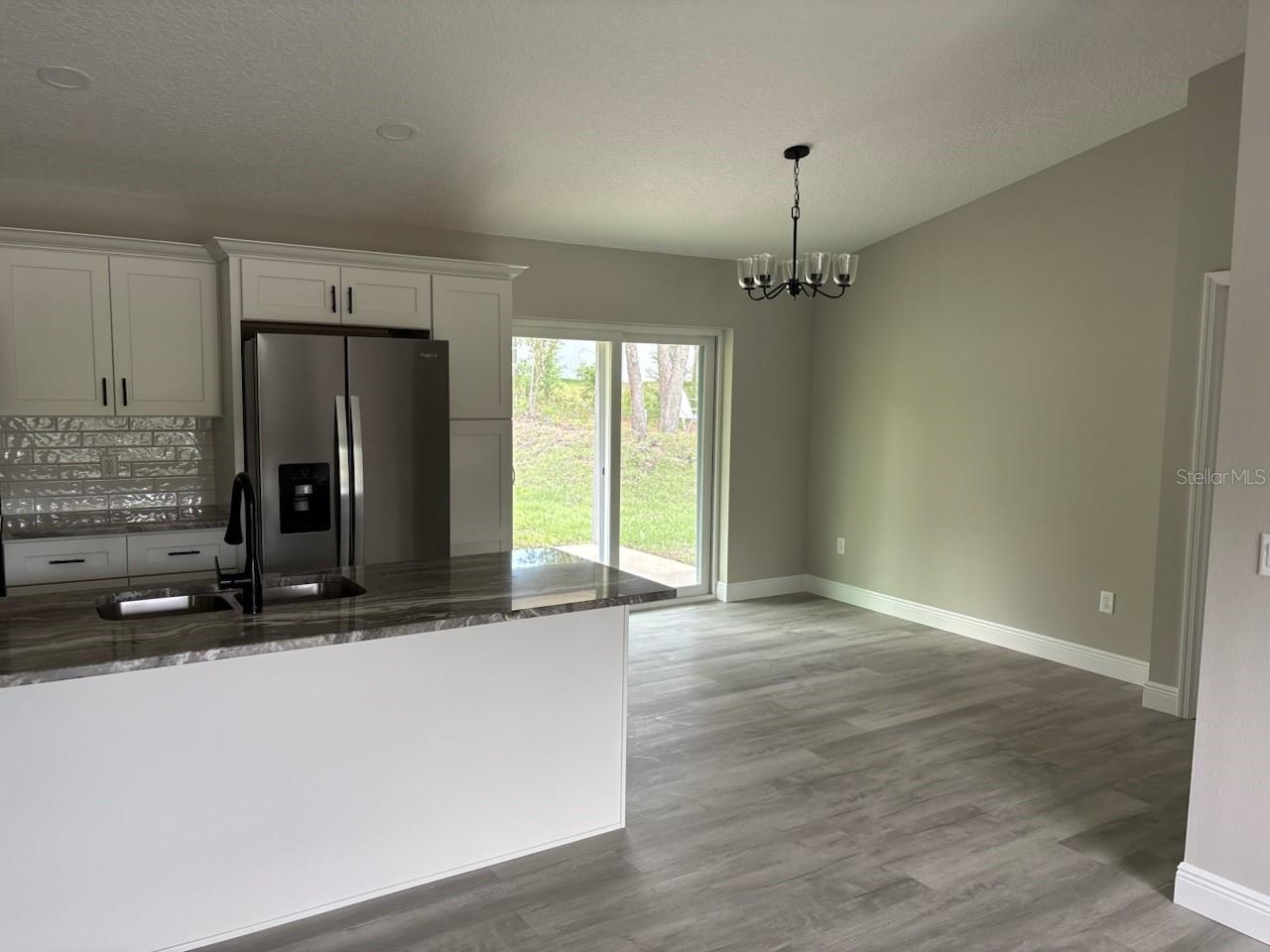 Listing photo id 8 for 10185 Halsey Way