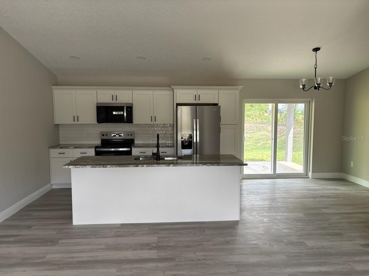 Listing photo id 10 for 10185 Halsey Way