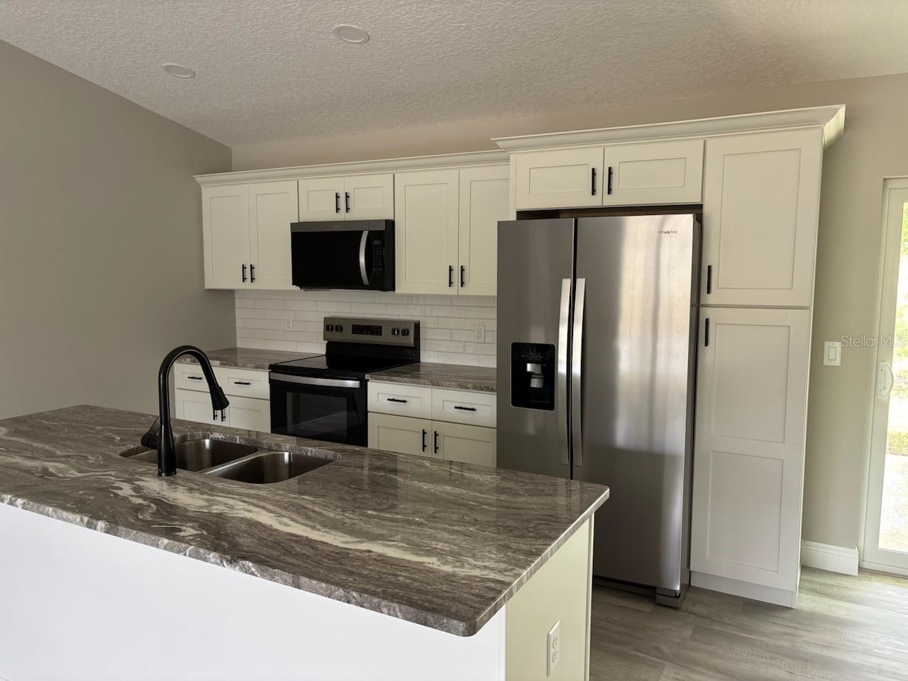 Listing photo id 11 for 10185 Halsey Way