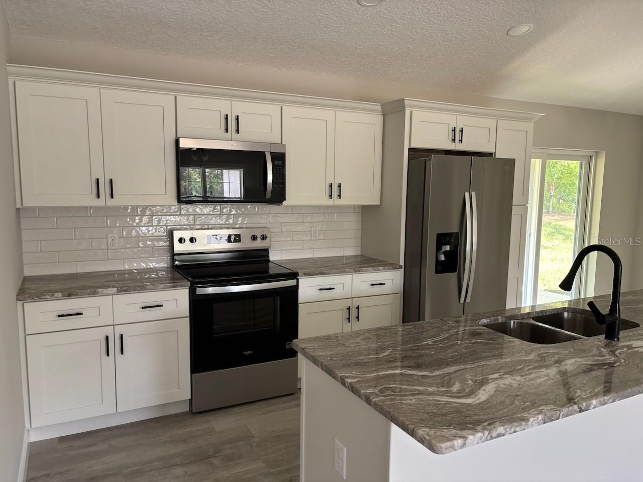 Listing photo id 12 for 10185 Halsey Way