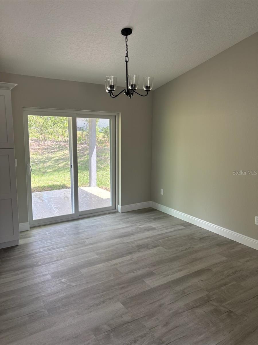 Listing photo id 13 for 10185 Halsey Way