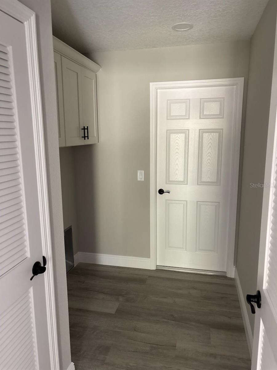 Listing photo id 14 for 10185 Halsey Way