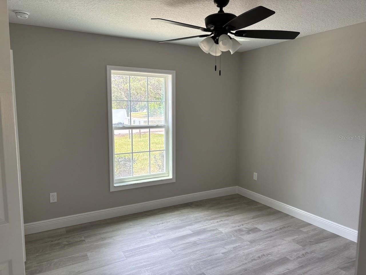 Listing photo id 25 for 10185 Halsey Way