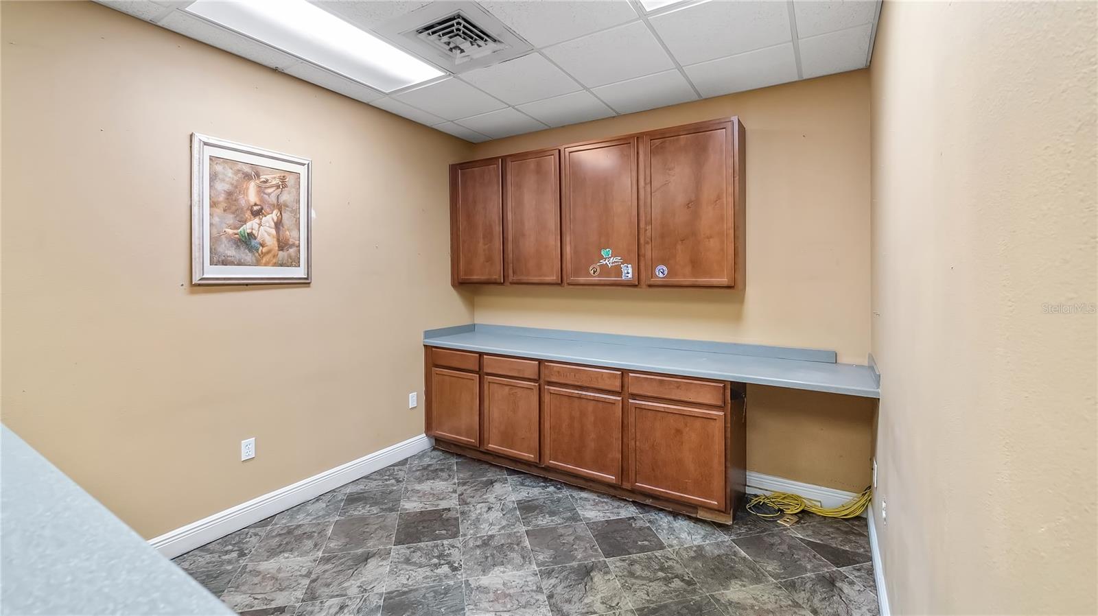 Image 15 of 24 For 390 Burleigh Boulevard 338