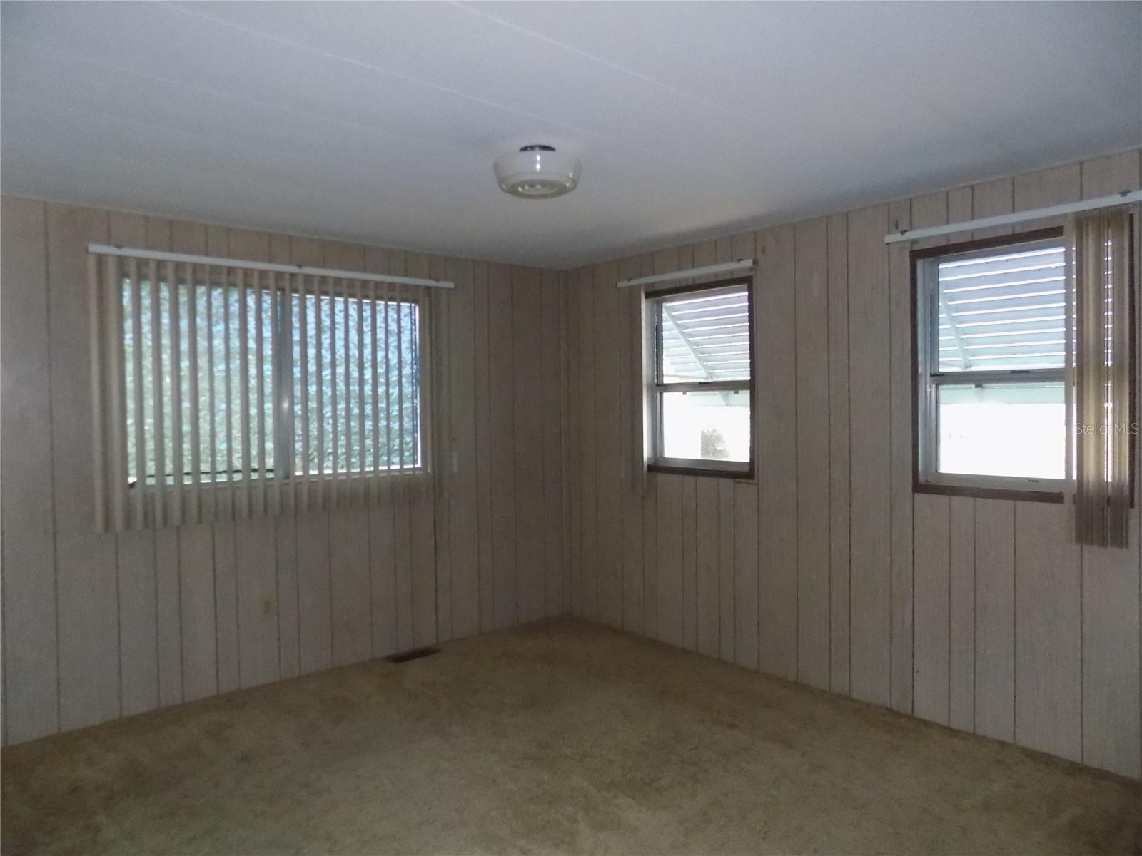 Image 14 of 20 For 323 Hawthorne Boulevard