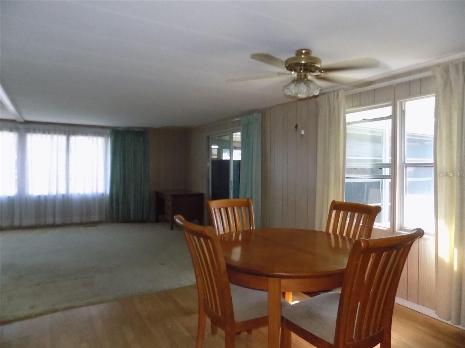 Image 4 of 20 For 323 Hawthorne Boulevard