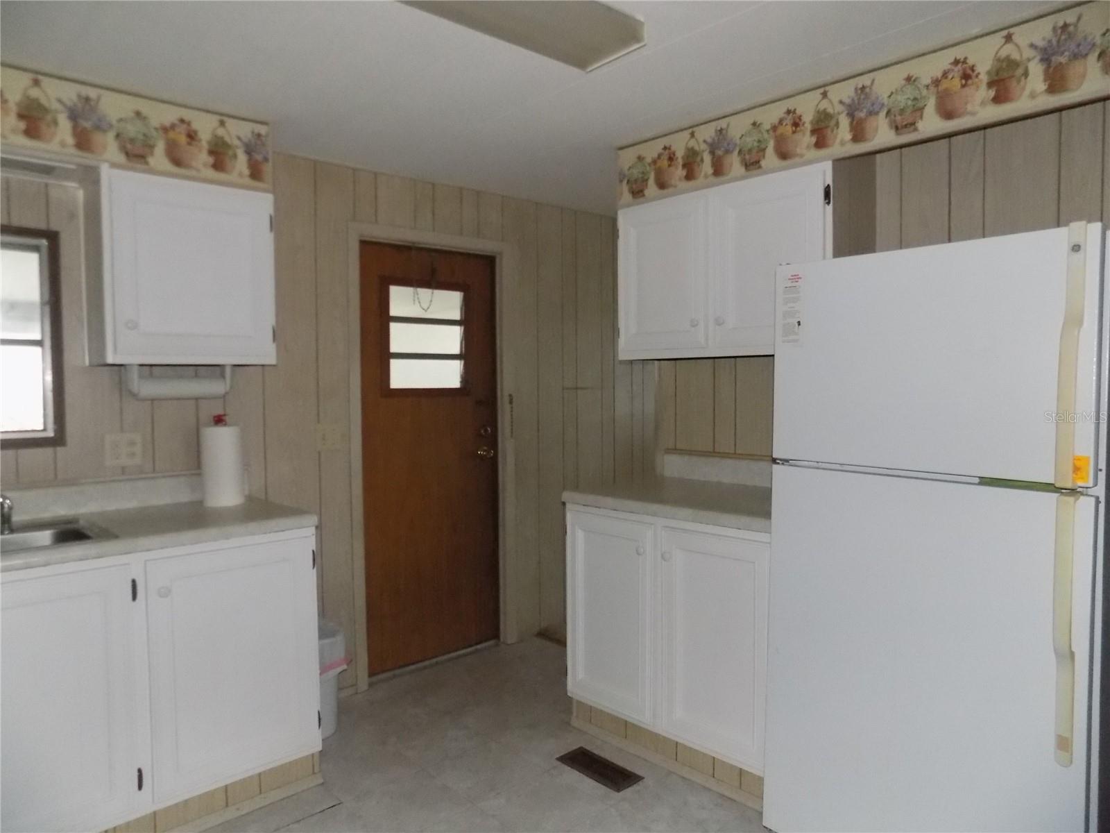 Image 7 of 20 For 323 Hawthorne Boulevard