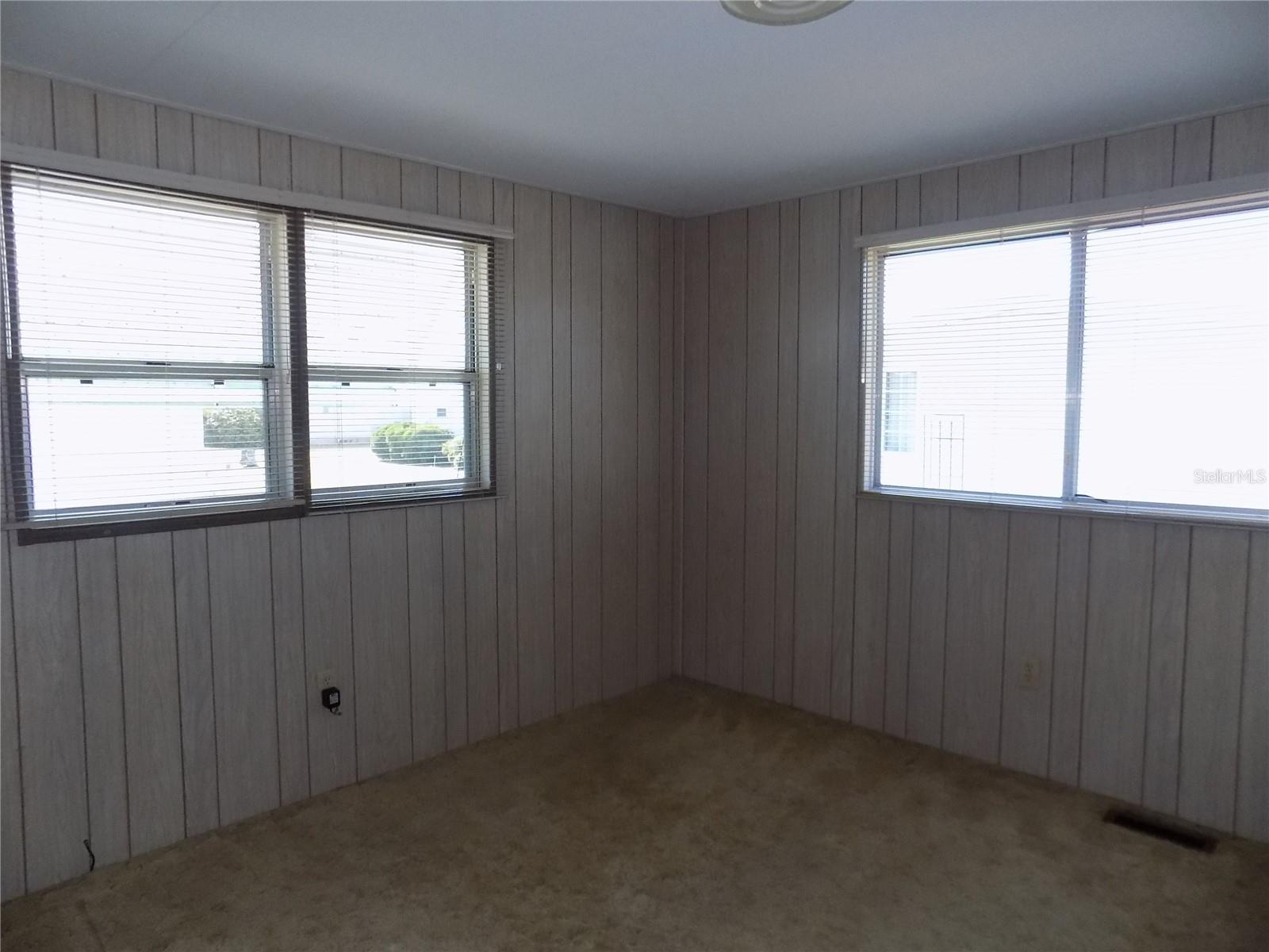 Image 9 of 20 For 323 Hawthorne Boulevard