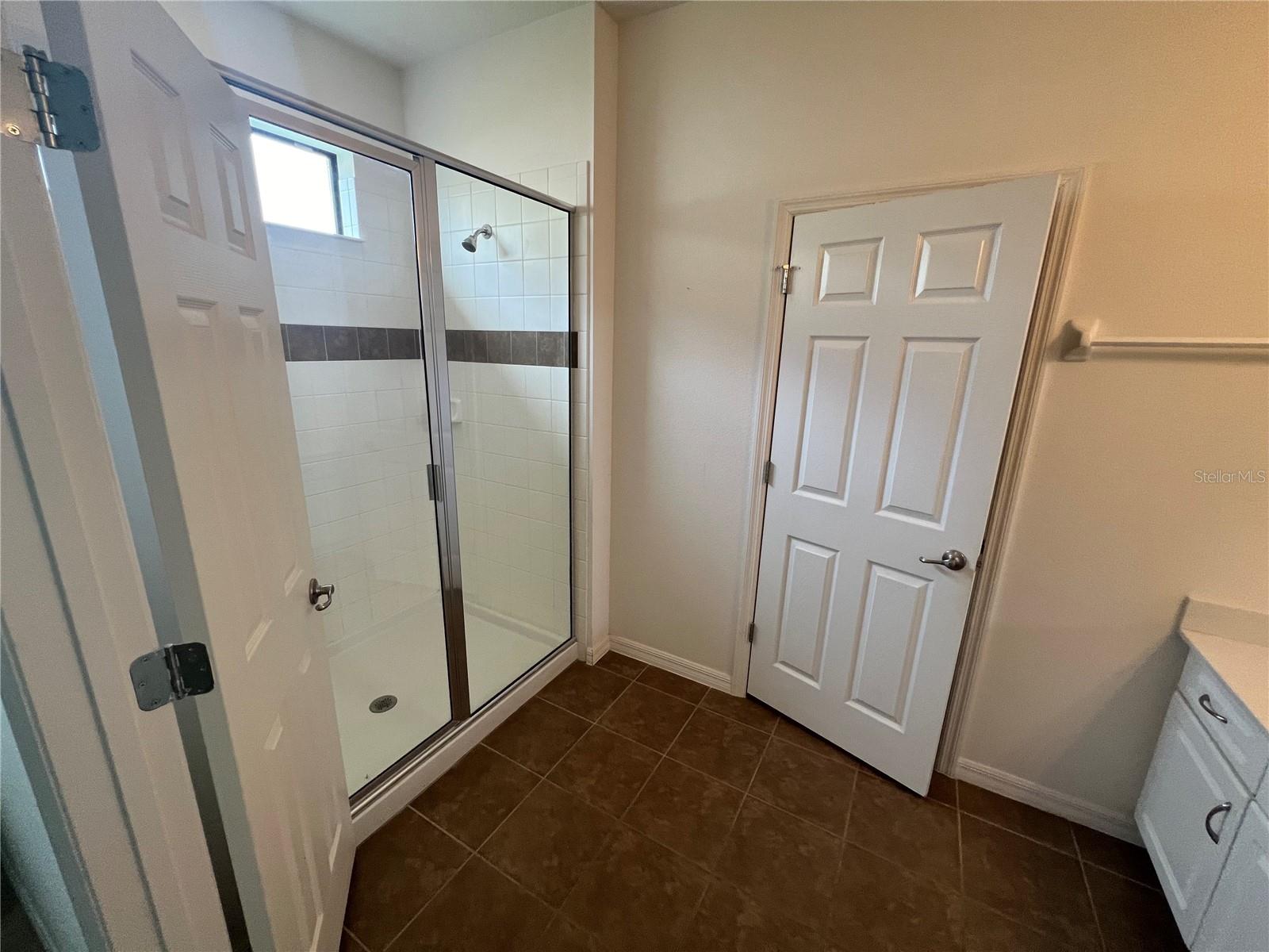 Image 17 of 22 For 2529 Rosemont Circle