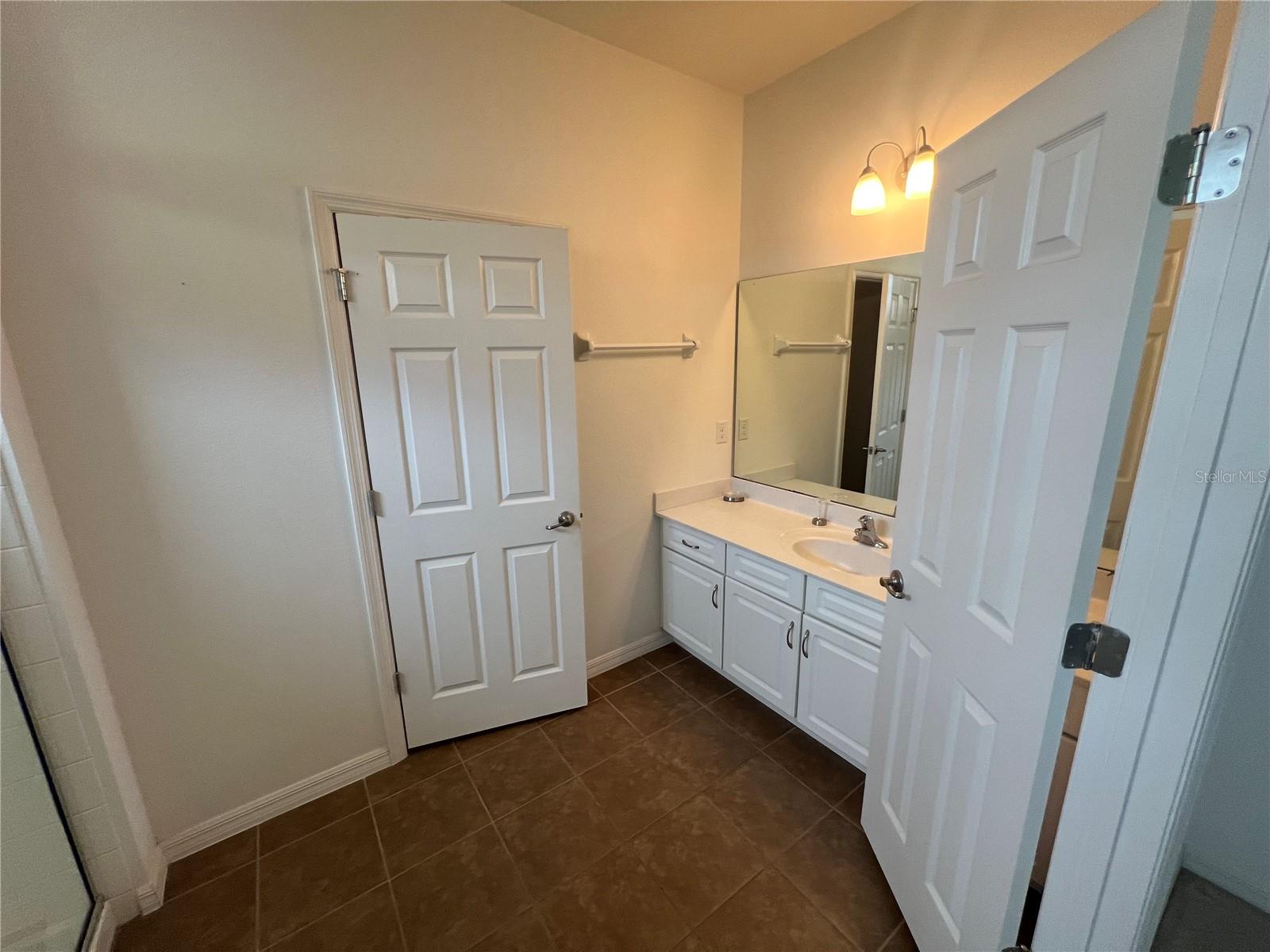 Image 18 of 22 For 2529 Rosemont Circle