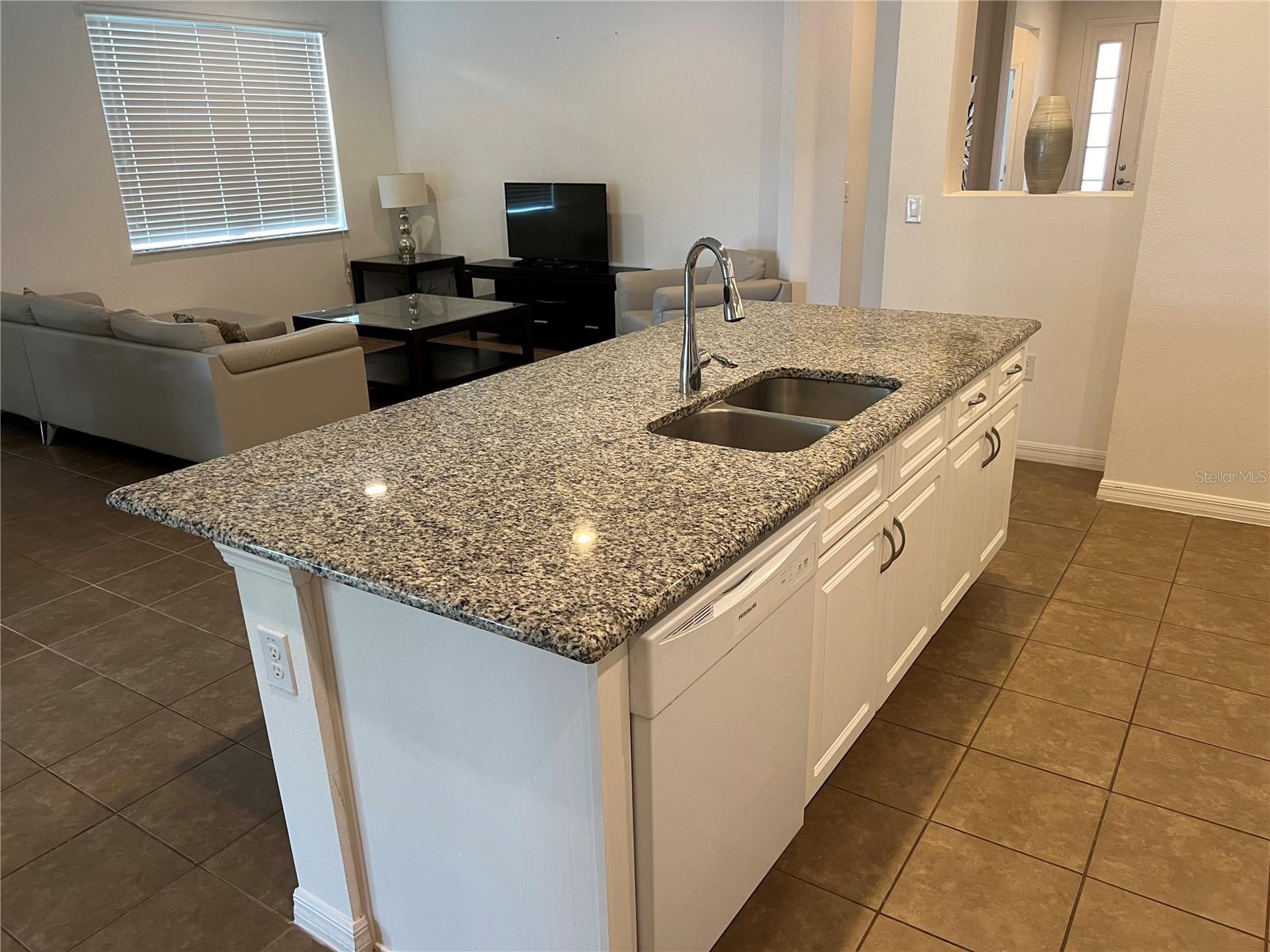 Image 4 of 22 For 2529 Rosemont Circle