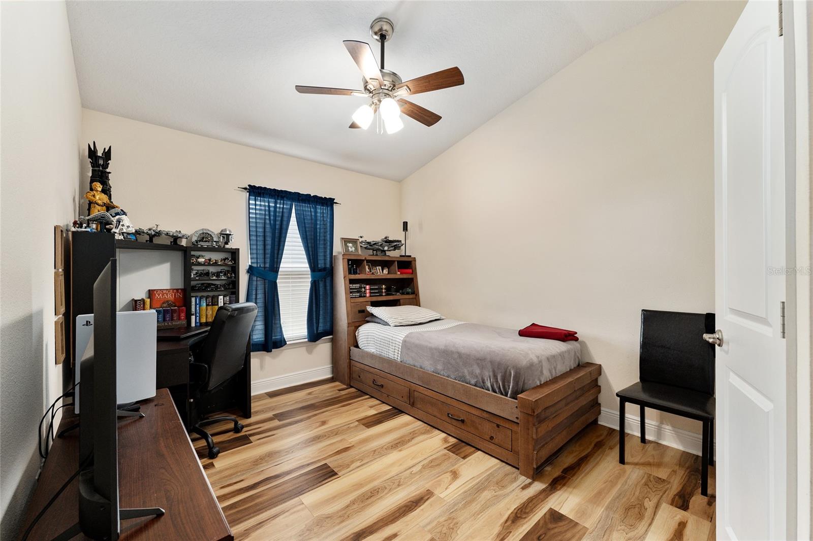 Image 33 of 40 For 704 Chelsea Avenue