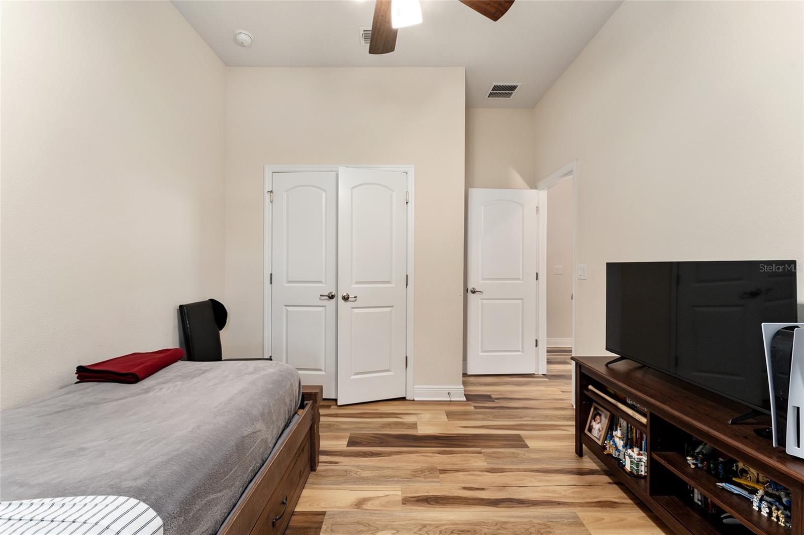 Image 34 of 40 For 704 Chelsea Avenue