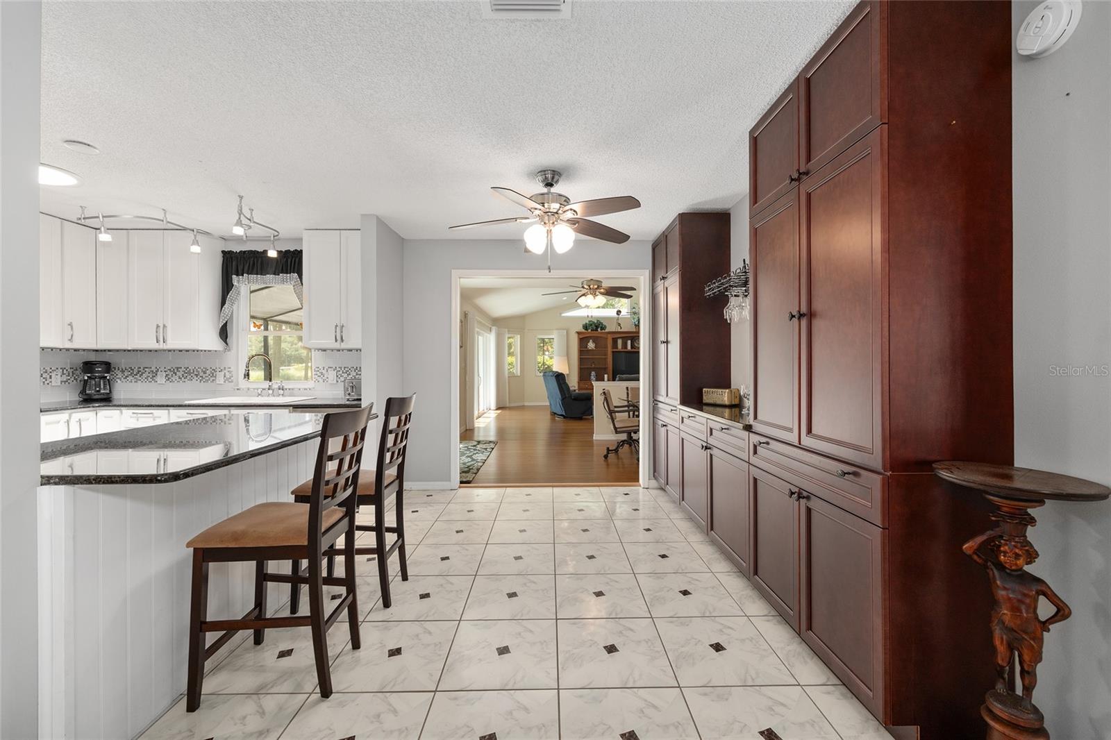 Image 11 of 47 For 923 Oleander Street