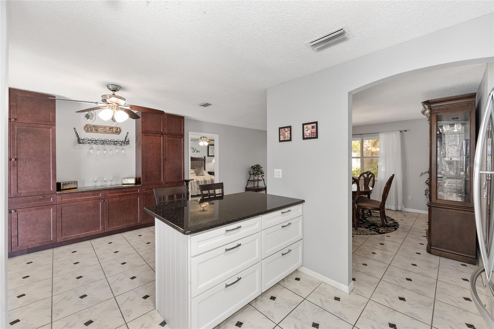 Image 12 of 47 For 923 Oleander Street
