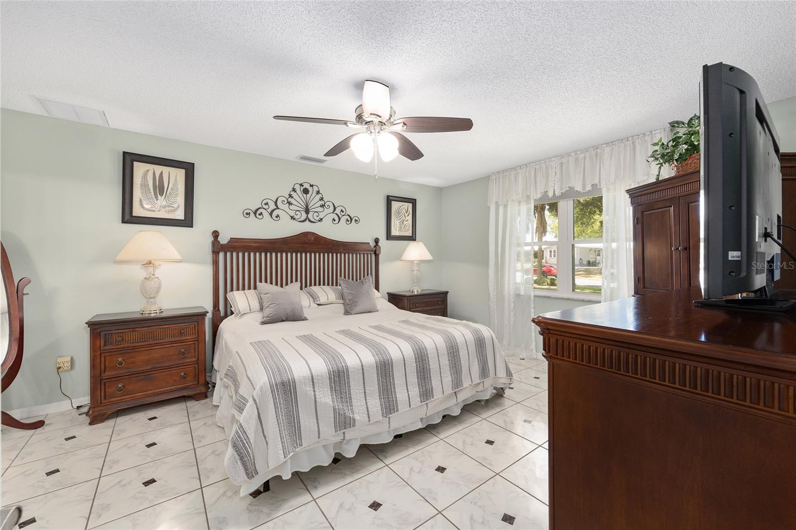 Image 22 of 47 For 923 Oleander Street