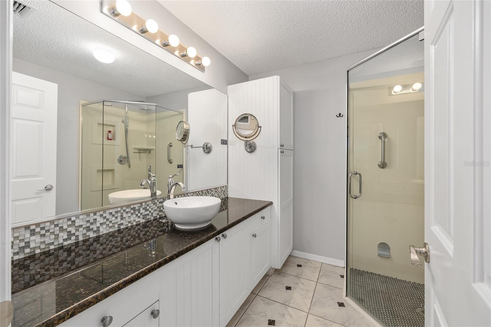 Image 25 of 47 For 923 Oleander Street