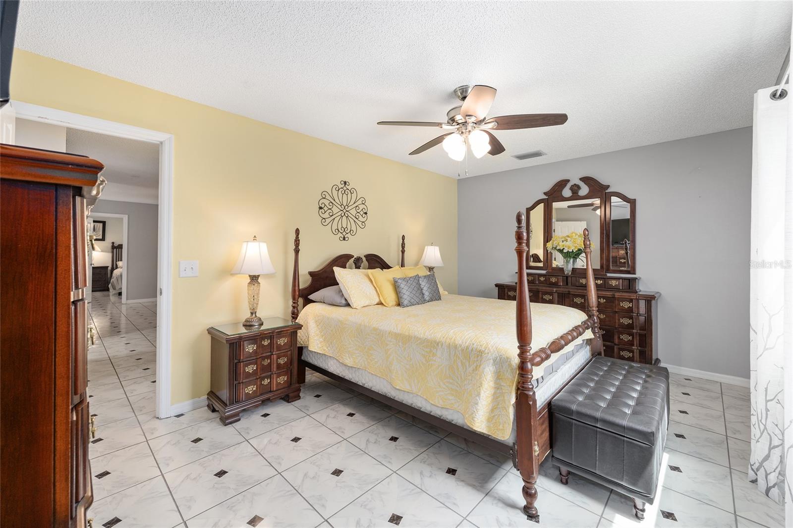Image 27 of 47 For 923 Oleander Street