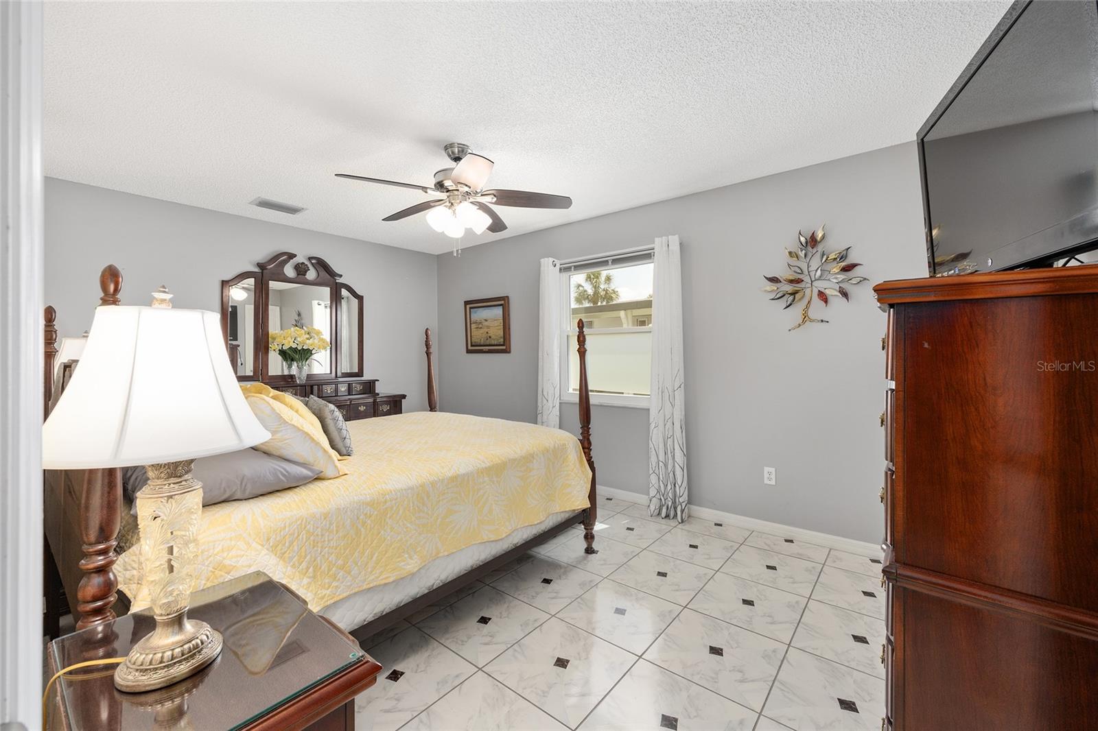 Image 29 of 47 For 923 Oleander Street