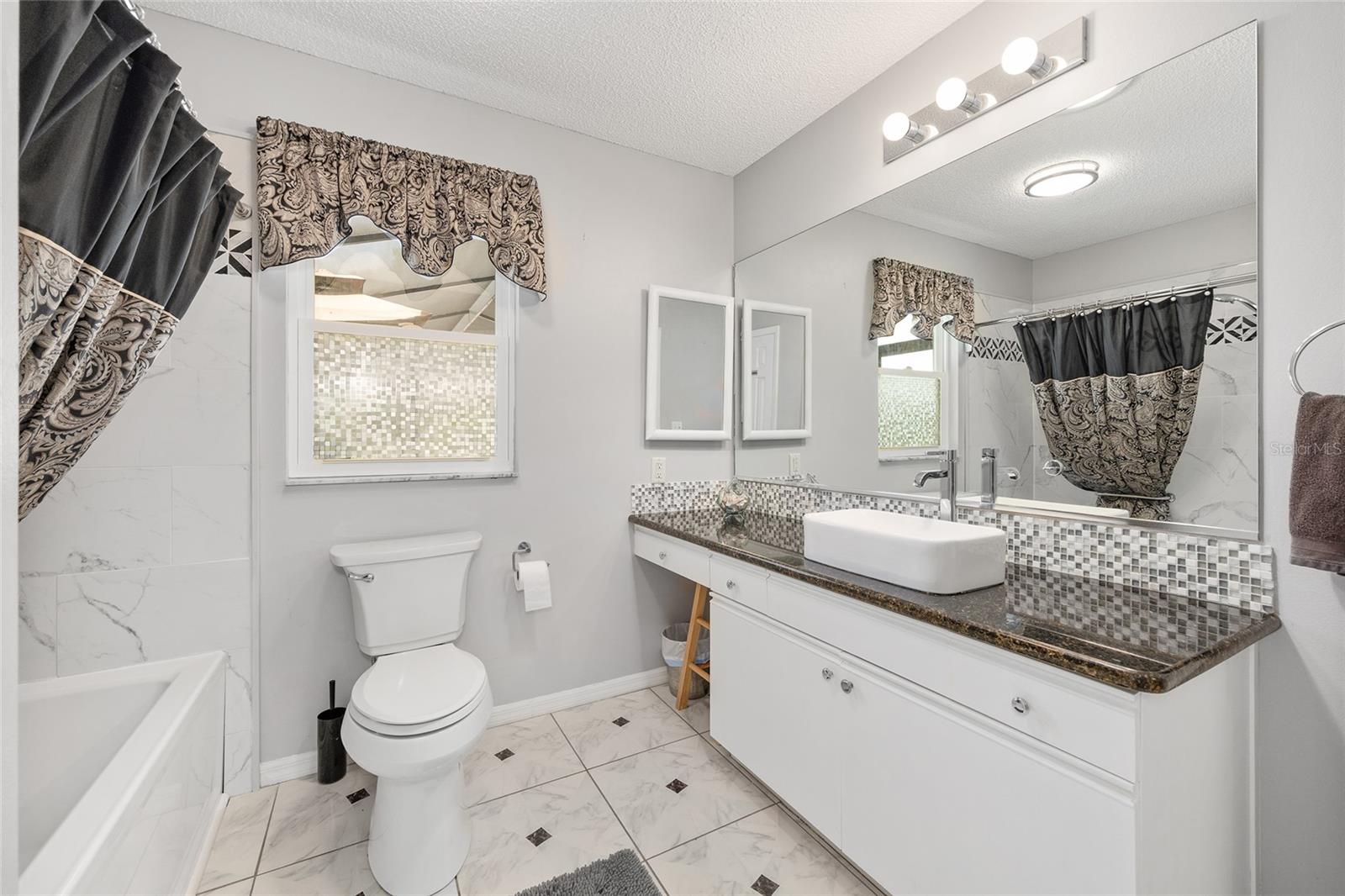 Image 30 of 47 For 923 Oleander Street