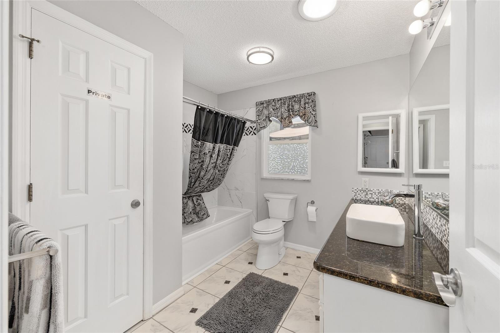 Image 31 of 47 For 923 Oleander Street