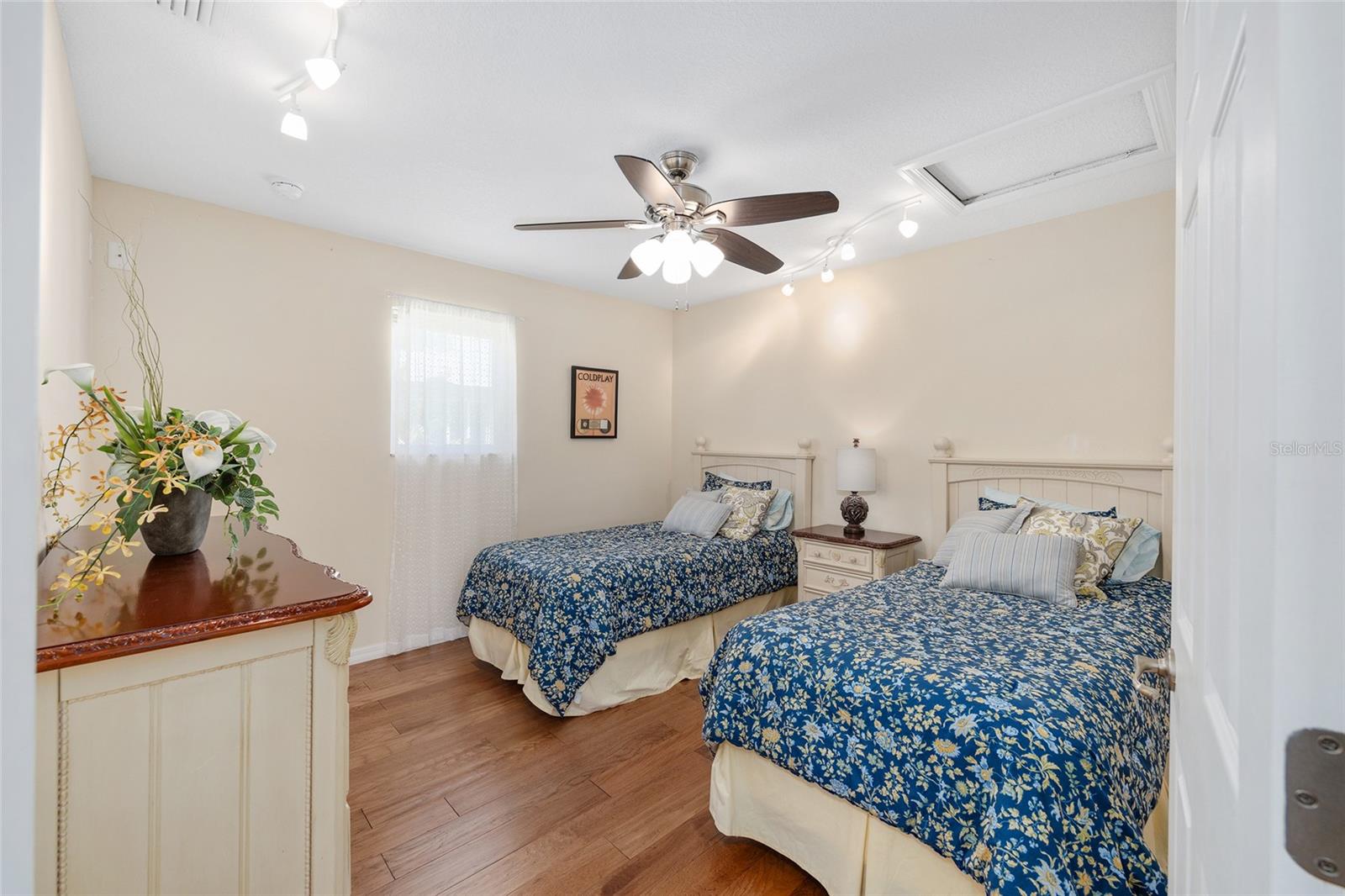 Image 32 of 47 For 923 Oleander Street