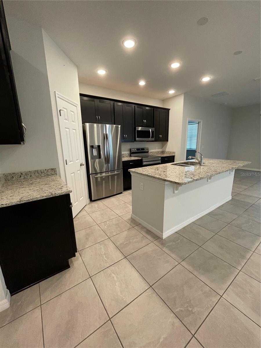 Image 11 of 16 For 29274 Armoyan Boulevard