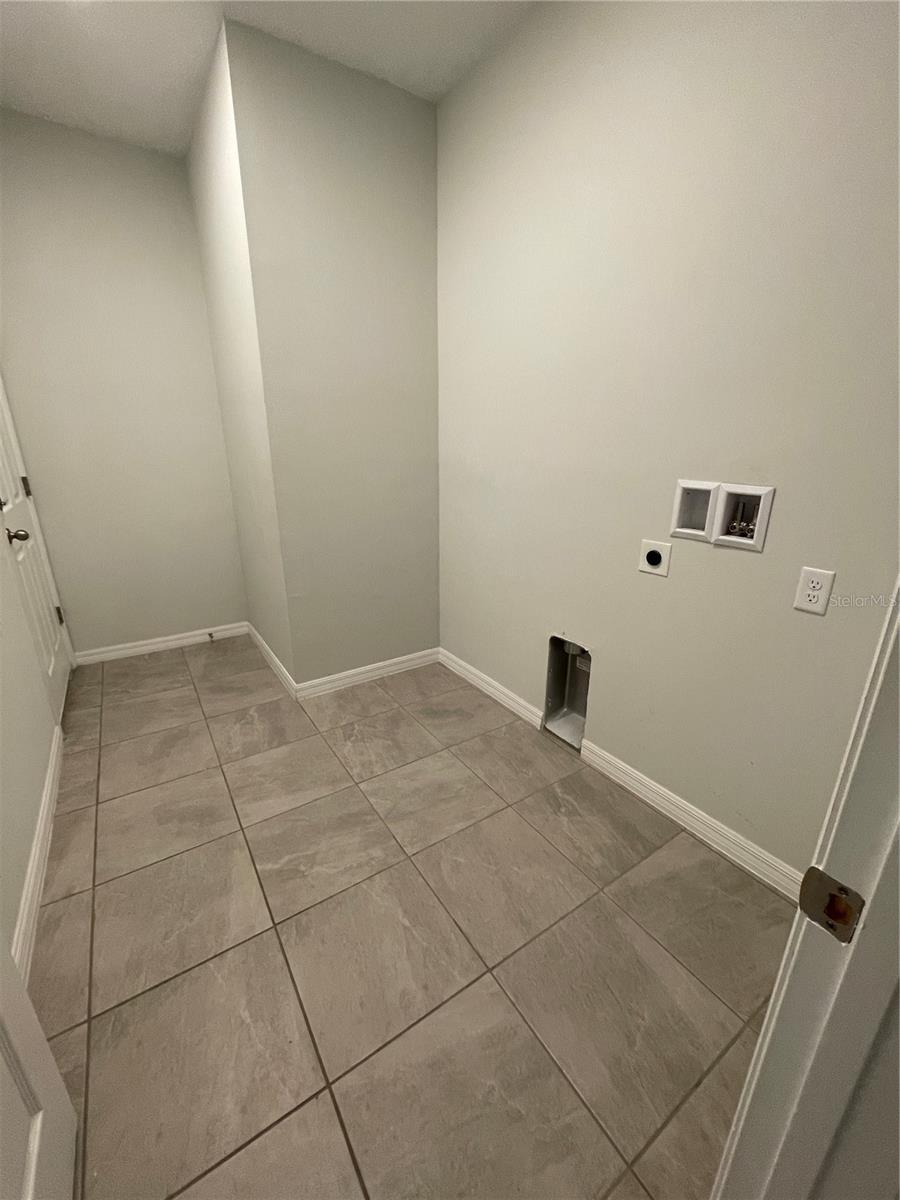 Image 13 of 16 For 29274 Armoyan Boulevard