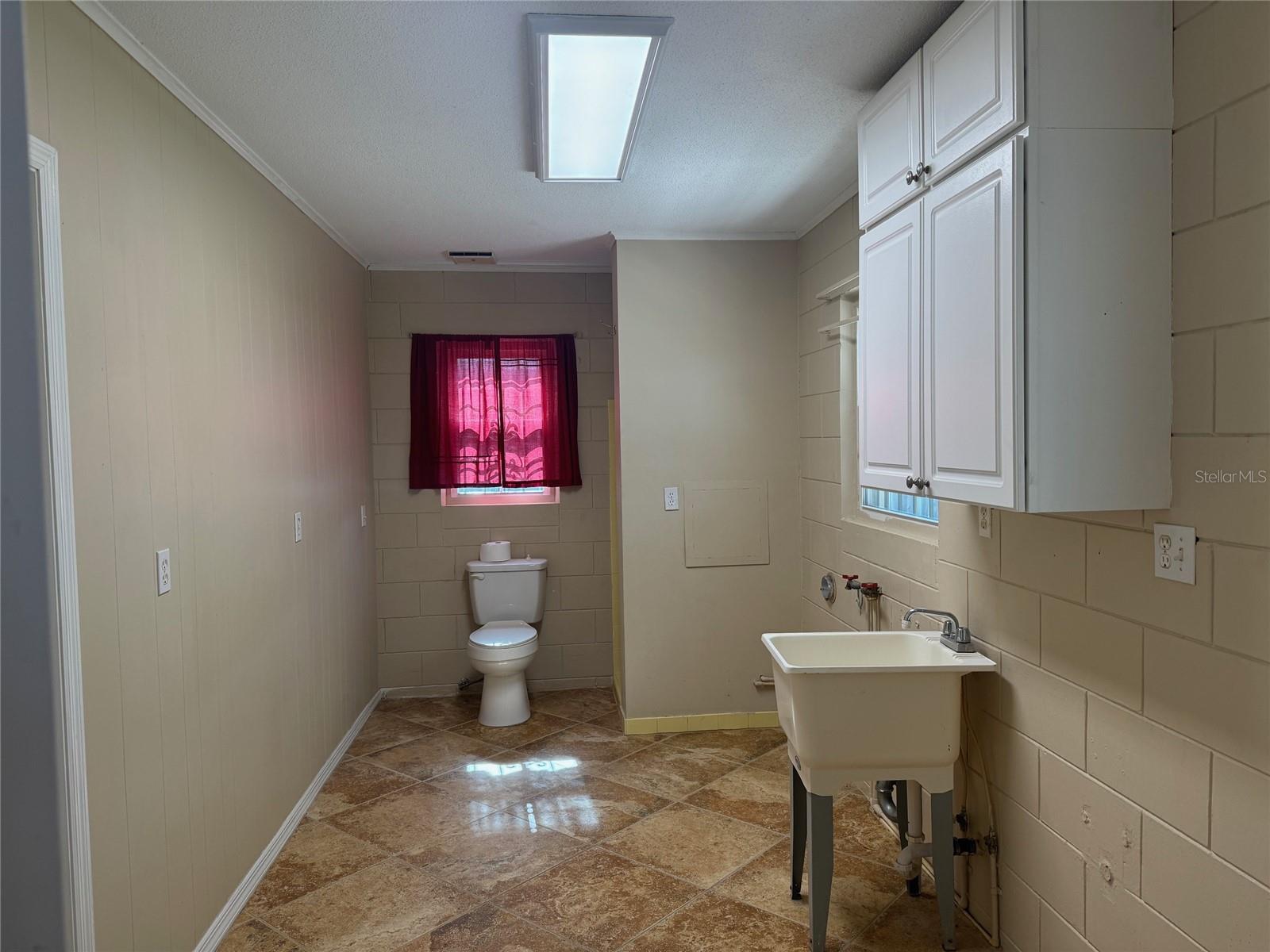Image 12 of 17 For 619 Seminole Avenue