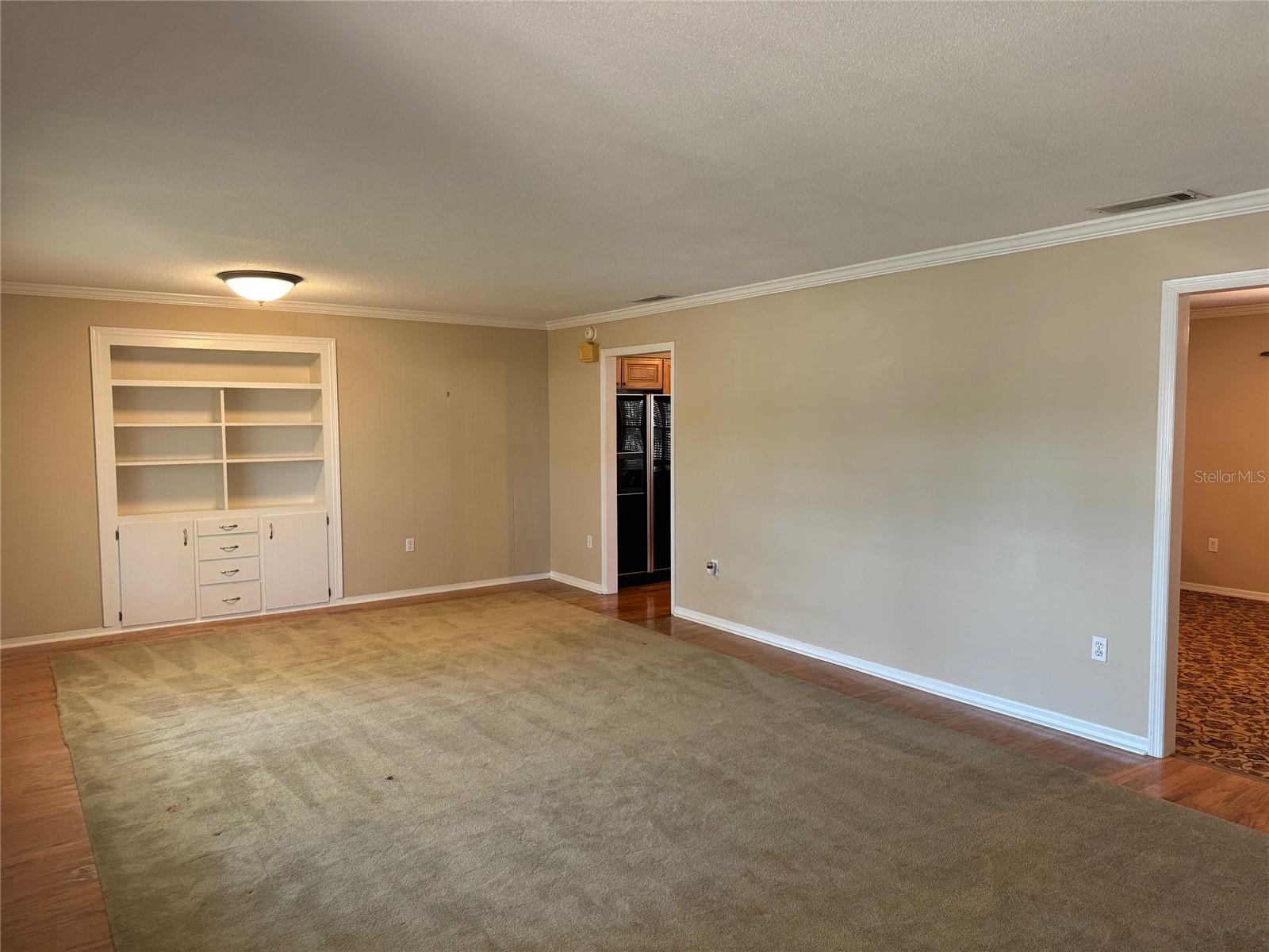 Image 3 of 17 For 619 Seminole Avenue