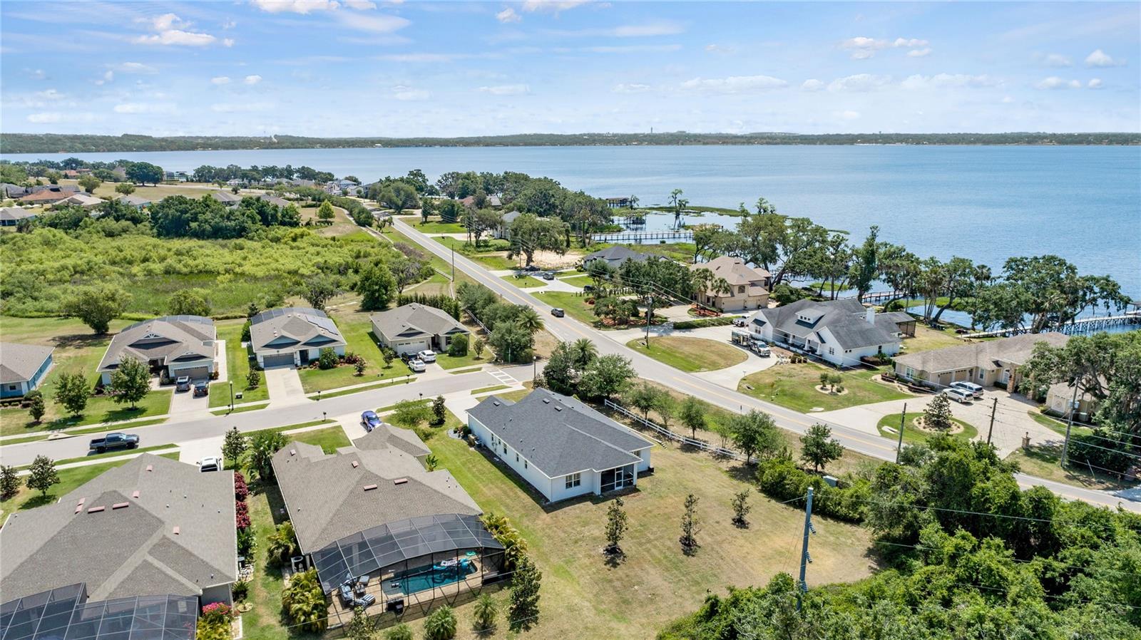 Image 11 of 63 For 16211 Oak Breeze Court